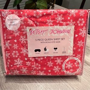 Betsey Johnson Red Snowflake Christmas Holiday Queen 5 piece Sheet Set